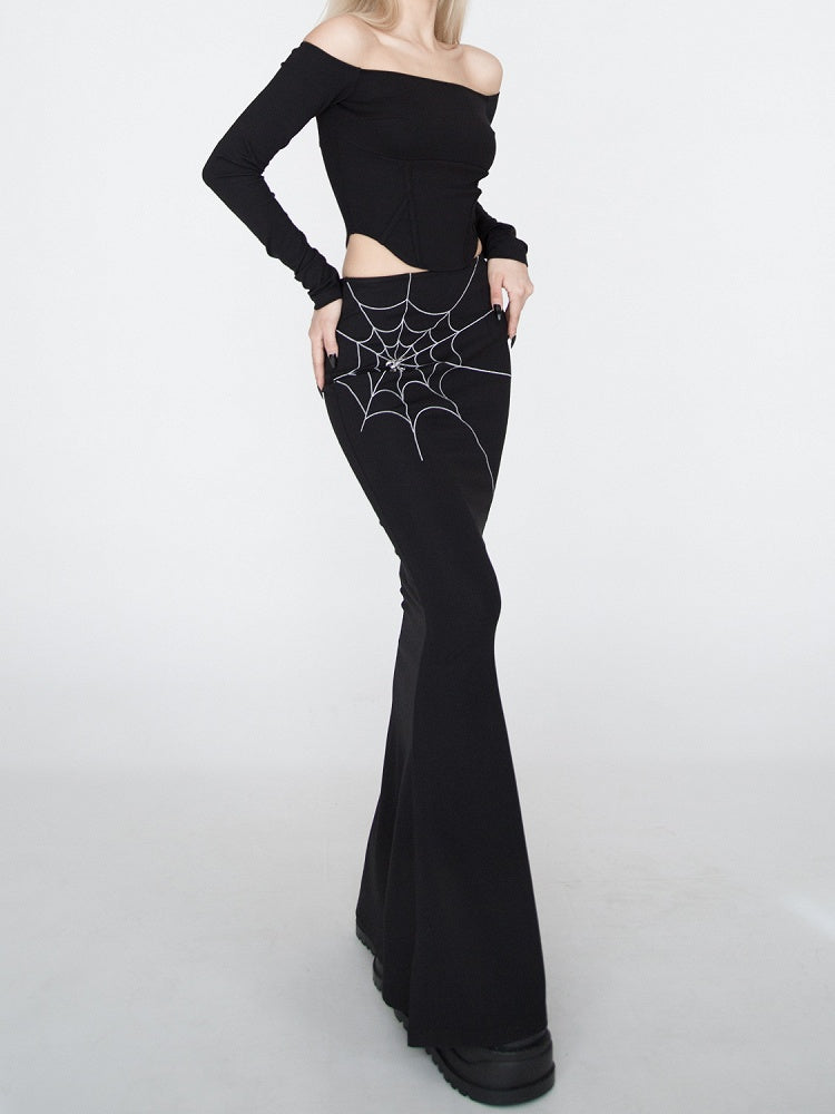 ブラックのオフショルダーネックライン、カーブヘムトップス