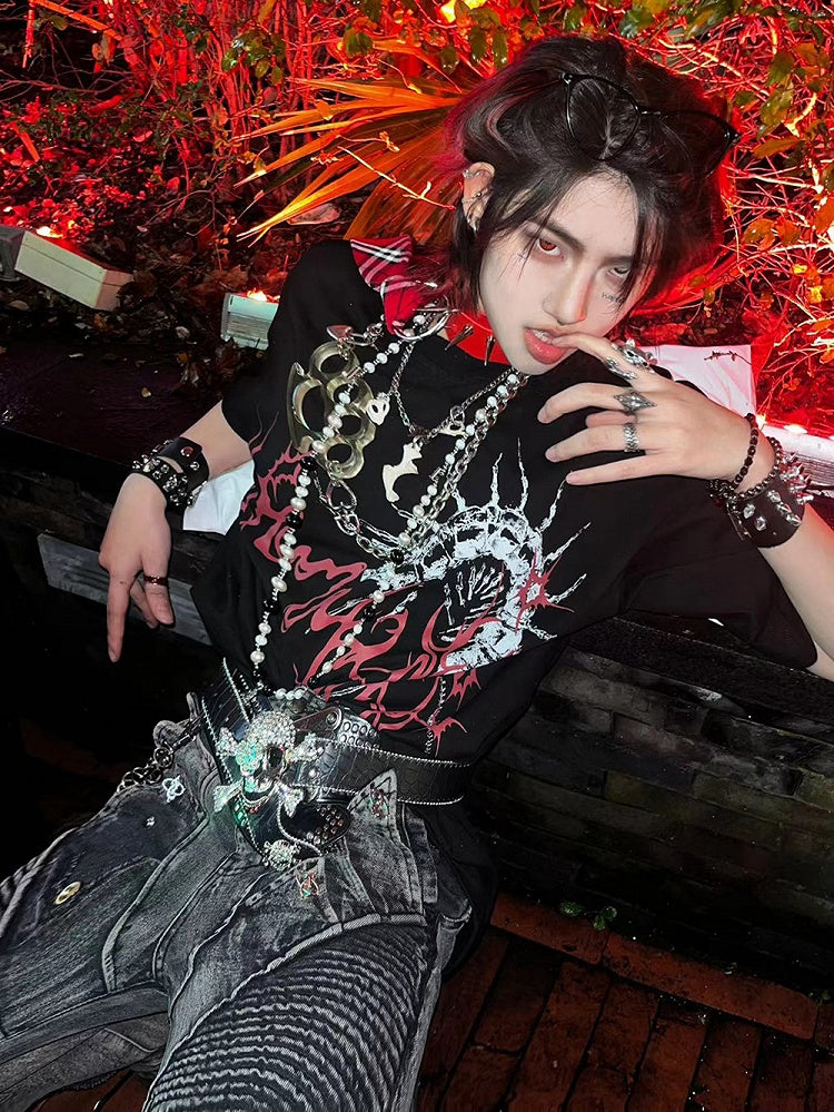 Print Dark Gothic T-Shirt with Centipede Aesthetic White/Black