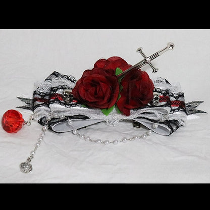 Rot-Weiße Rosette, Schwert, Haarspange, Schleife, Spitzenverzierung und Skelett-Charme mit Perlen
