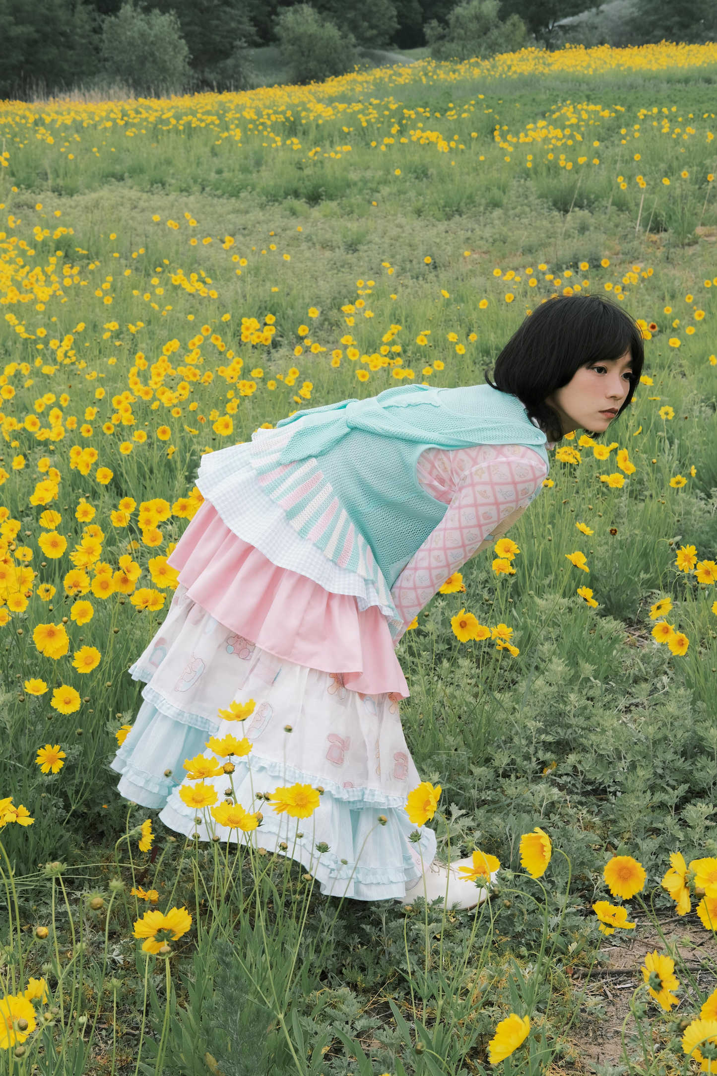 カラフルに揺れるフリルタワースカート