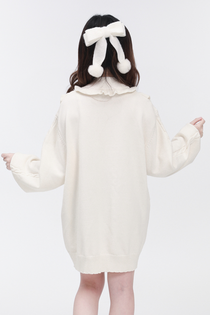 Pulloverkleid mit fliegendem Hals und hohen Ärmeln