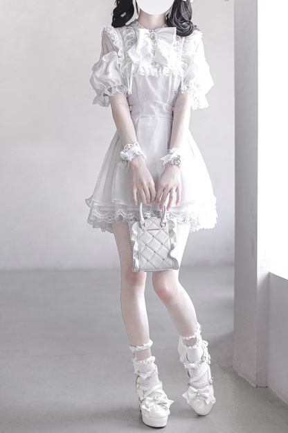 Süßes Kleid mit Rüschen, süße Reservierungen