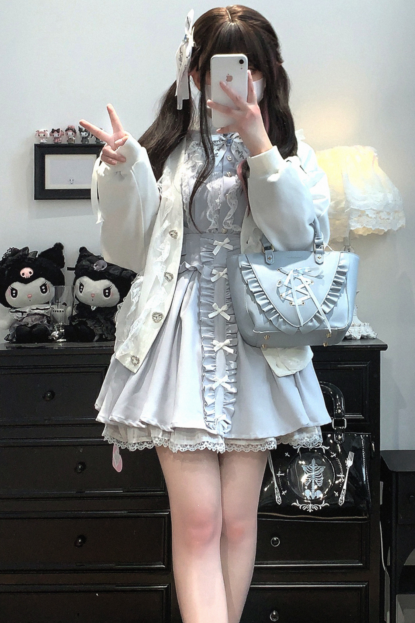 Strickjacke mit Spitzenschleife und losem Band