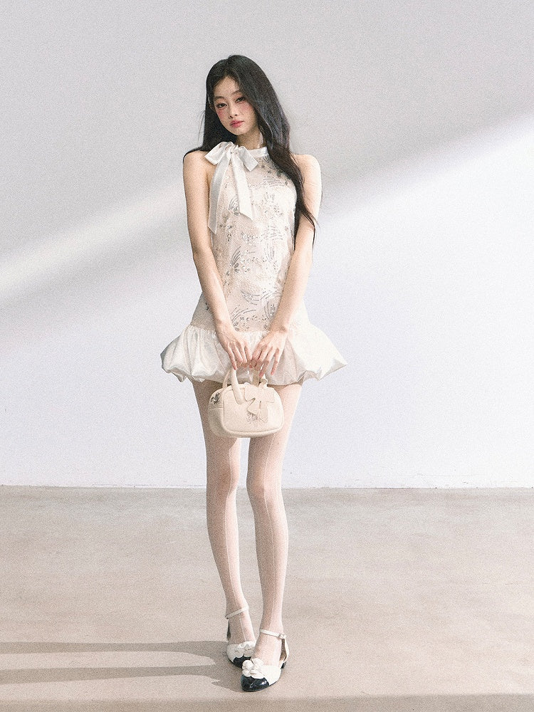 ライトピンクのセルフタイボウネックラインスパンコールディテールスカートバブルノースリーブドレスミニ