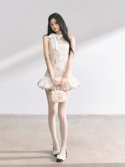 ライトピンクのセルフタイボウネックラインスパンコールディテールスカートバブルノースリーブドレスミニ