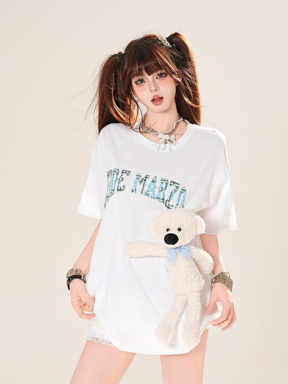 愛らしいクマのぬいぐるみ付き、ブラック/ホワイトのラウンドネックレタープリントTシャツ