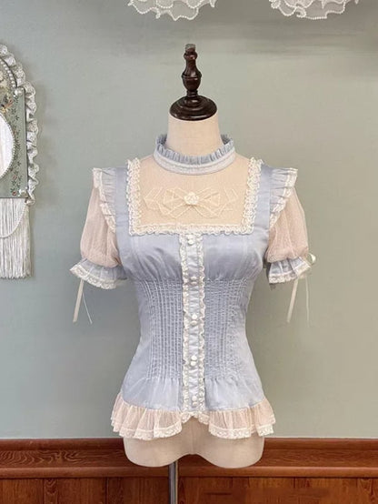 フリル付き取り外し可能なネックラインスリーブ、シャツ付きブルーショートパンツ