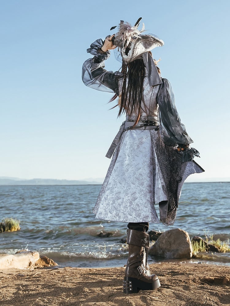 Grauer Stickereimantel Ouji Gürtel Zwei Ärmellos mit Rosette Lolita
