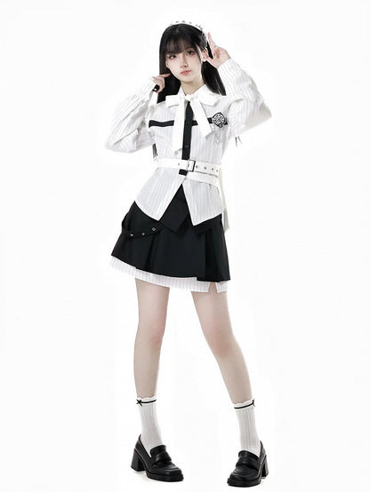 取り外し可能な蝶の時計ブローチ付きシャツ、リボン、黒のセルフタイ、白のストライプ、クロスデザイン