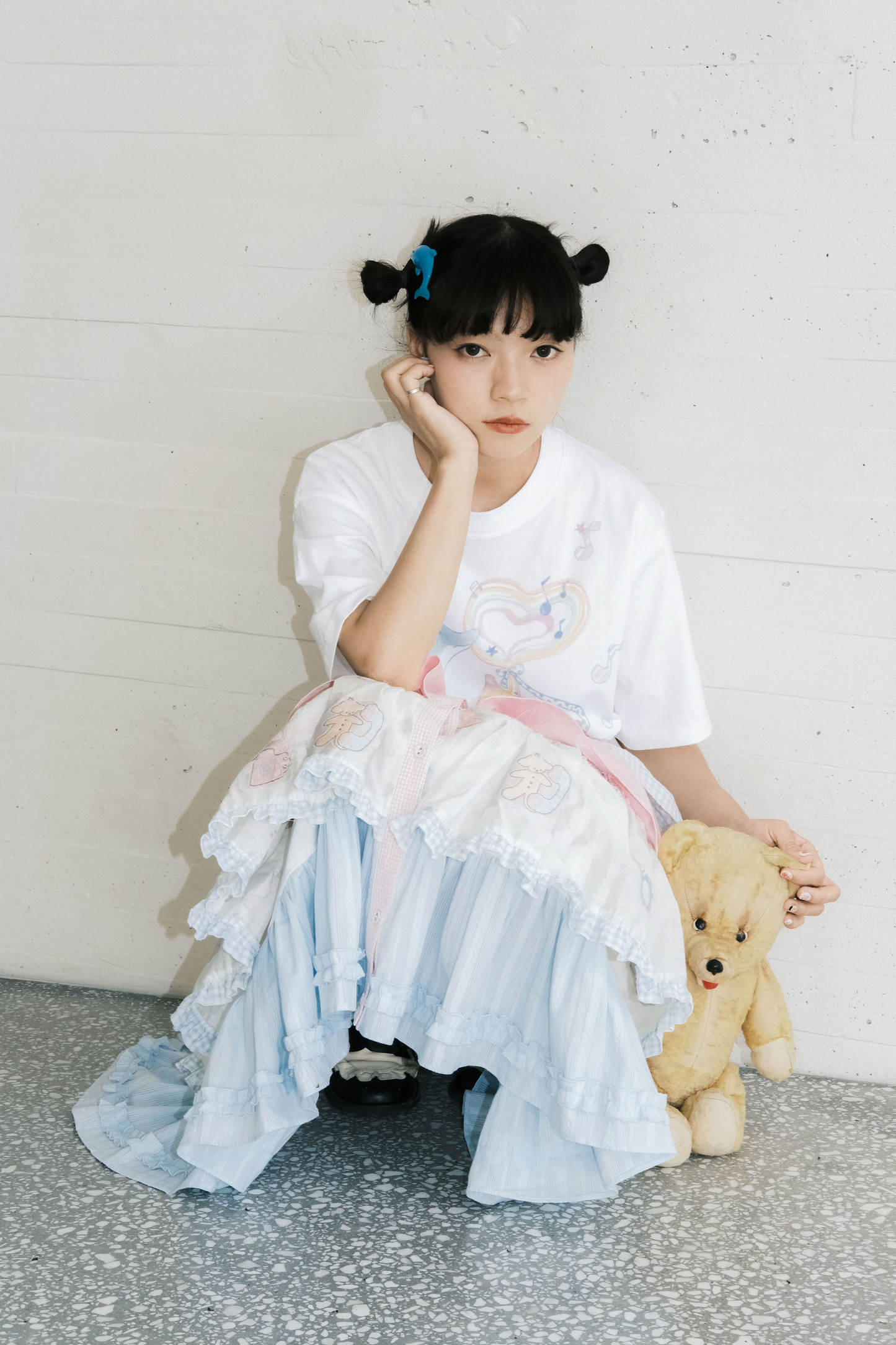 カラフルに揺れるフリルタワースカート