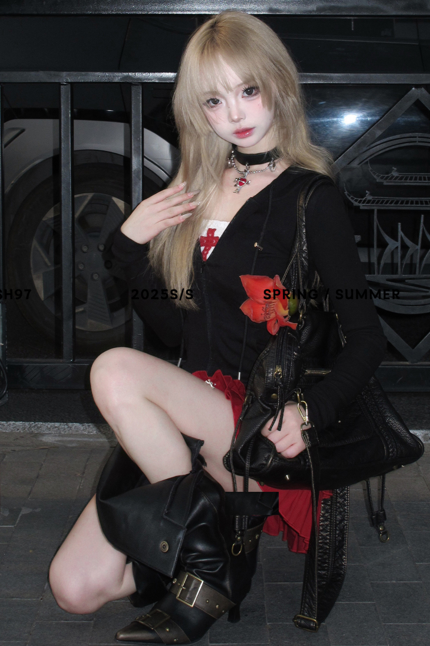 Schmaler Kapuzenpullover mit Reißverschluss