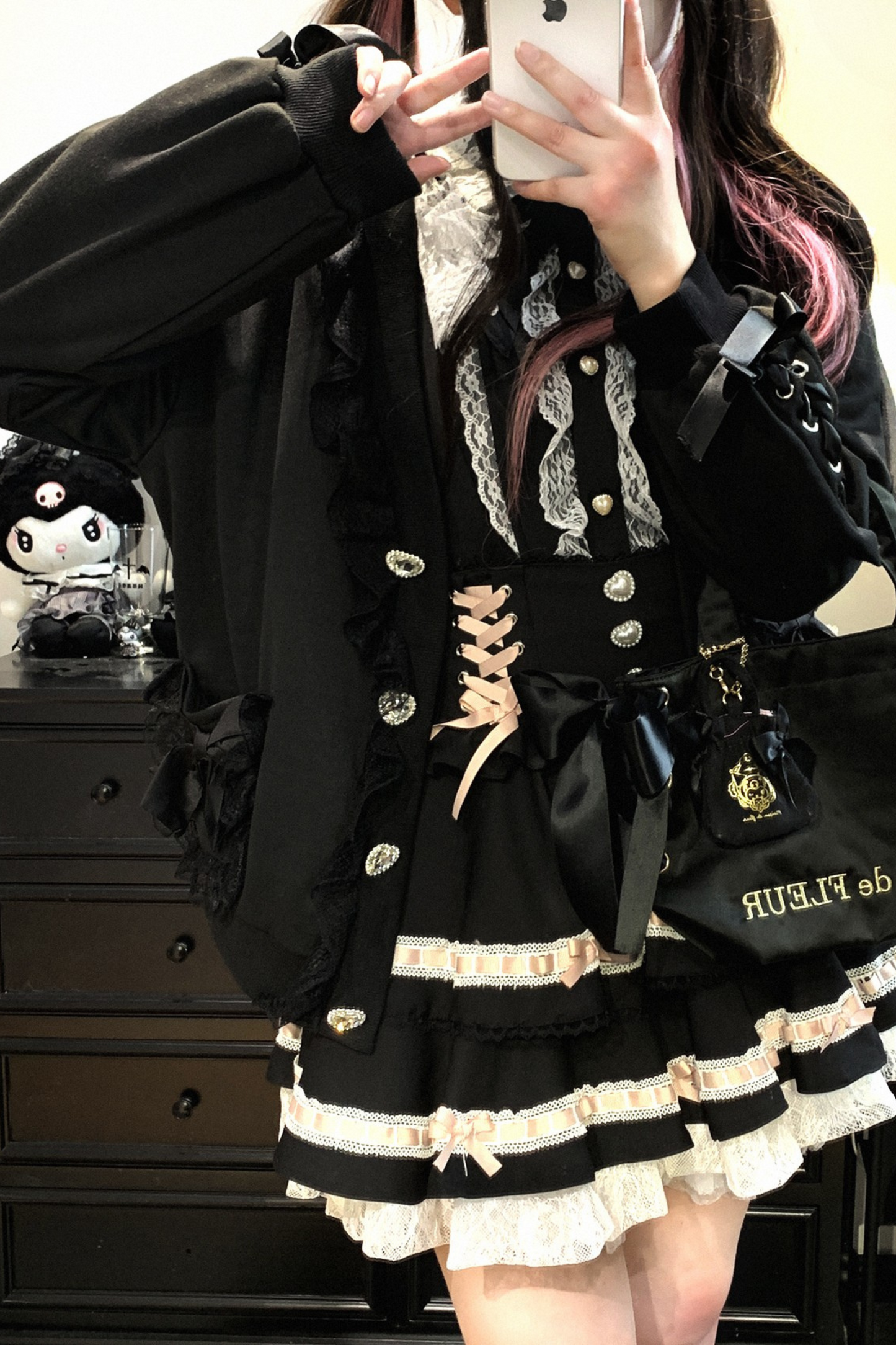 Strickjacke mit Spitzenschleife und losem Band