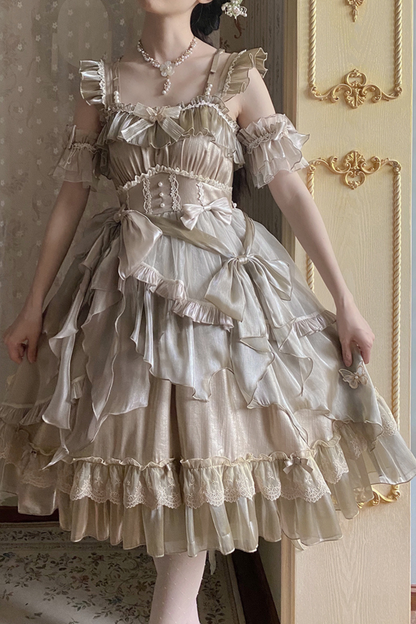Kleid mit fliegenden großen Lolita-Ärmeln