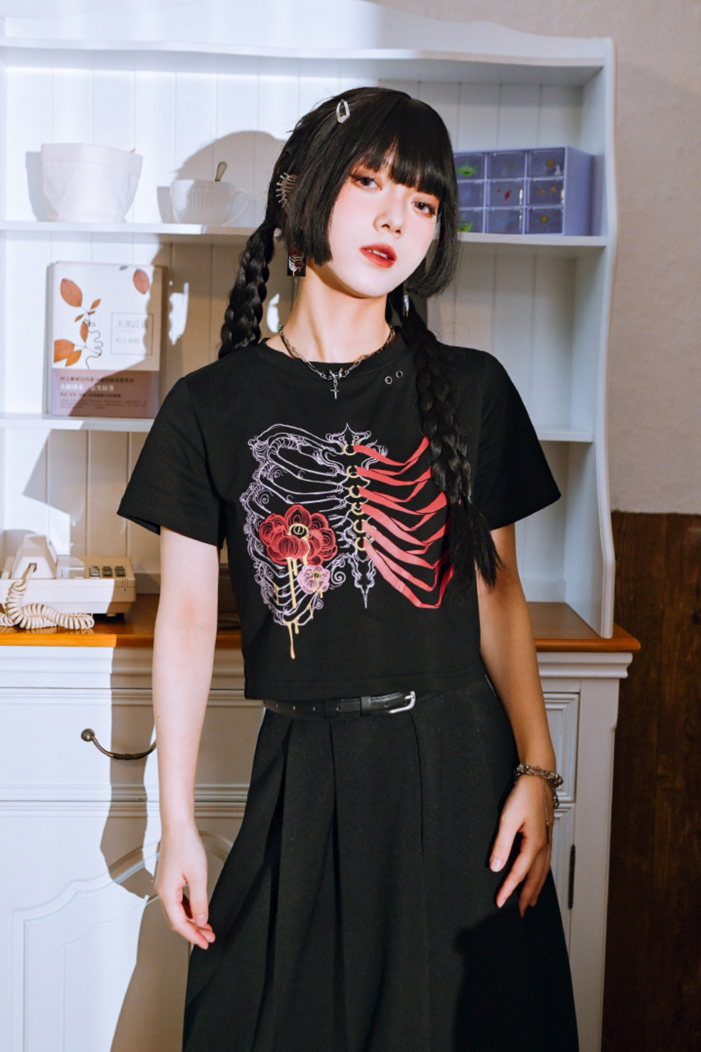 Style Short Flower Top Dark Bone