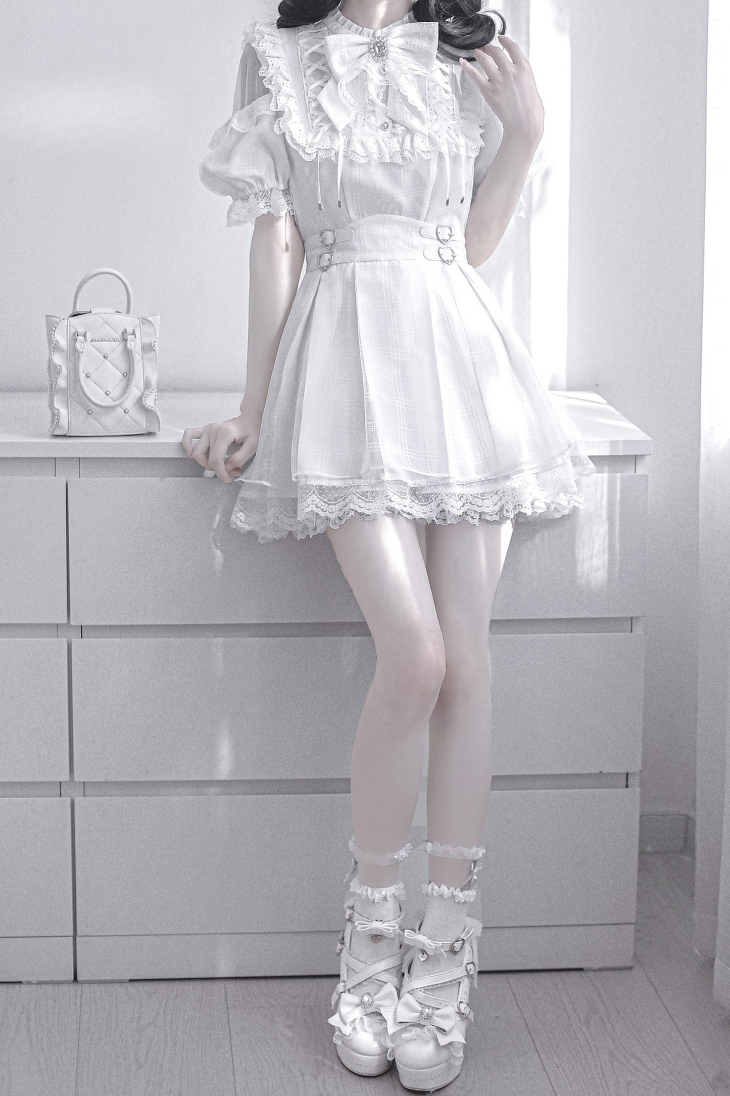 Süßes Kleid mit Rüschen, süße Reservierungen