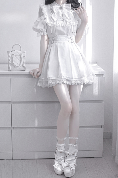 Süßes Kleid mit Rüschen, süße Reservierungen