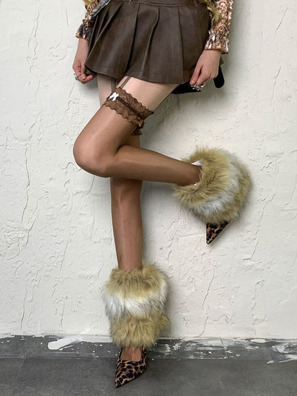 パンクなホワイト＆ブラウンのY2Kシャギーレッグウォーマー