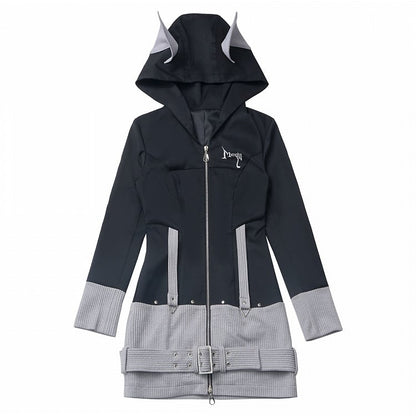 ブラックストラップとデザインフード、カラーブロック、ウルフイヤー、バックル、ジップクロージャー、グレーニット