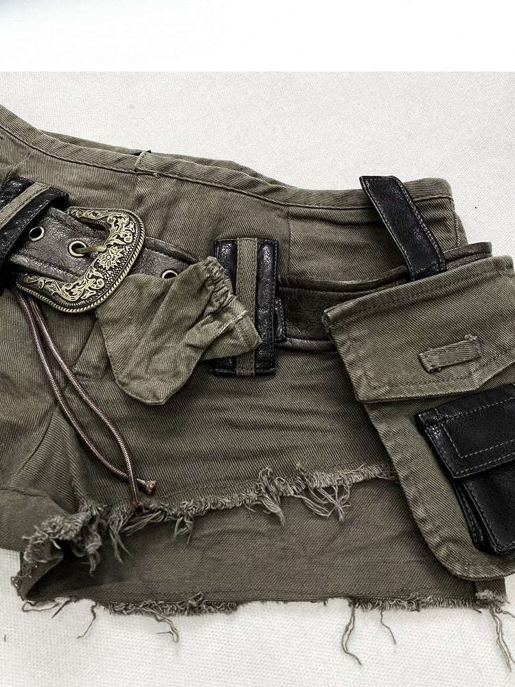 und Shorts mit niedriger Taille und ausgefranstem grünen Gürtel und Armee-Manschetten