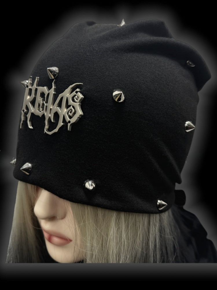 Y2K Schwarze Metallic-Buchstabendetails Nieten Punk Slouchy Beanie