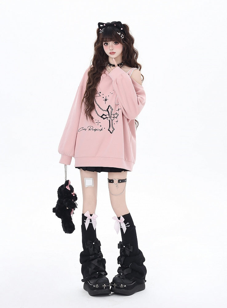 ブラック/ピンクのアシンメトリーネックライン、ハートバックル、クロス刺繍スウェットシャツ