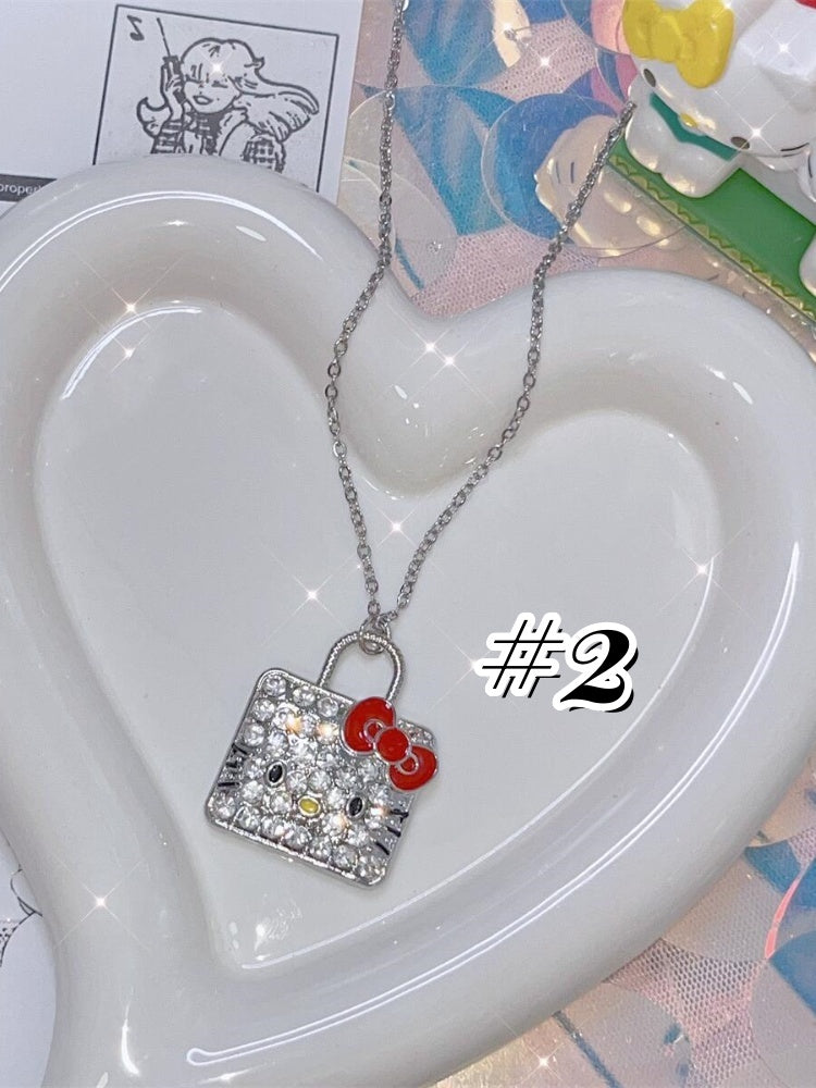 Halskette mit Kätzchen-Anhänger in Weiß/Strass