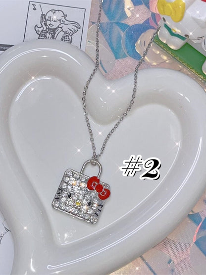 Halskette mit Kätzchen-Anhänger in Weiß/Strass