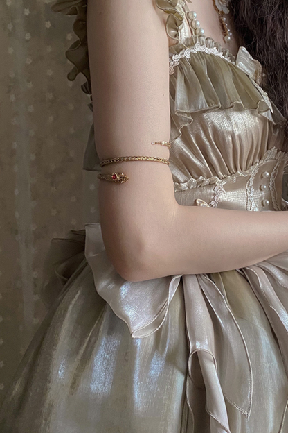 Kleid mit fliegenden großen Lolita-Ärmeln