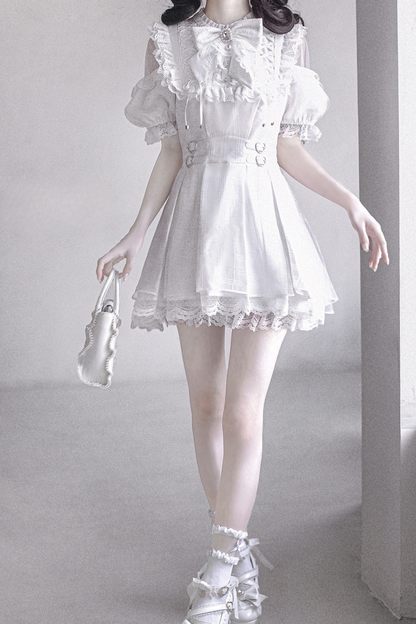 Süßes Kleid mit Rüschen, süße Reservierungen