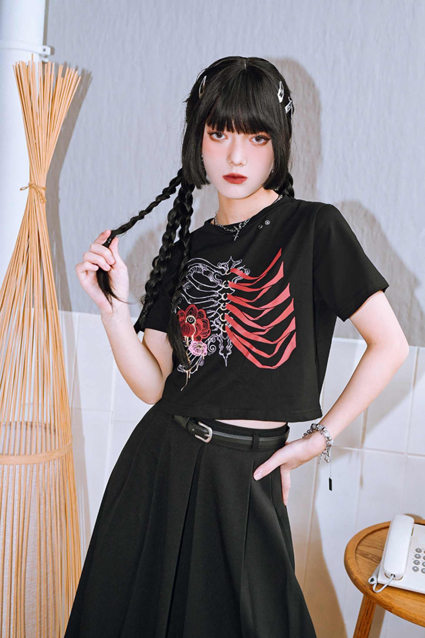 Style Short Flower Top Dark Bone