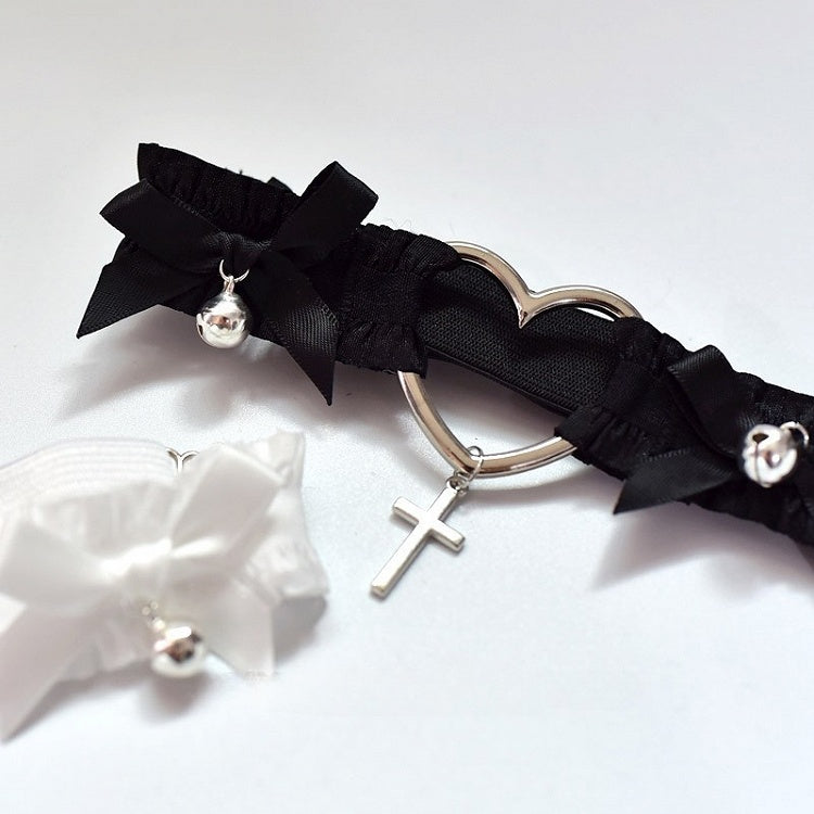 ブラック/ホワイトの蝶結びパンクチョーカーディテールペンダントクロス