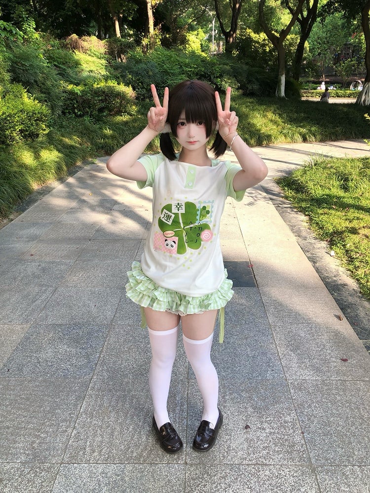 Print with Clover Wide White Sweet Colorblock Green T-shirt and Lucky Neckline