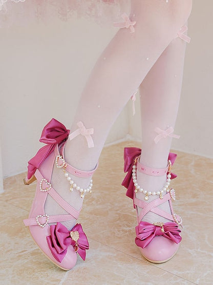 クリスクロストップにハートとローズのビーズリボンをあしらったピンクのチャーム