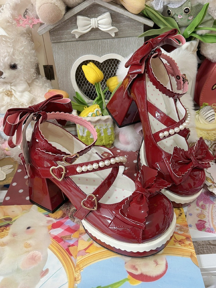 Herzsüßes rotes PU-Lolita-Schnallenriemen, Schleife, Perlenverzierung, Janes-Leder mit Mary-Akzenten in Weinrot