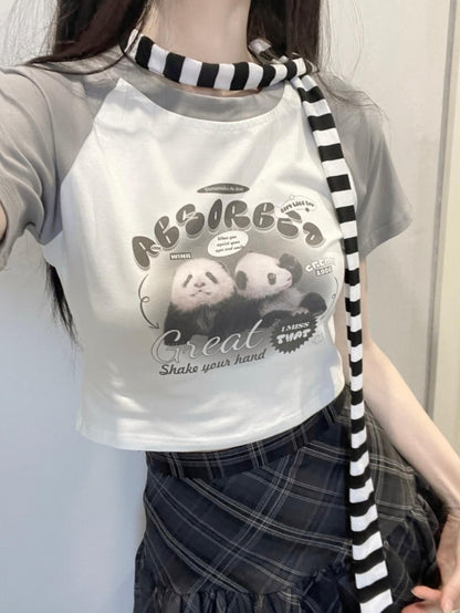 Weißes, graues Crop-Top mit süßem Panda-Print