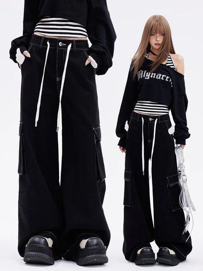 Weite Cargo-Jeans mit Flügeln und Riemendesign zum Selbstbinden und schwarzem Engel