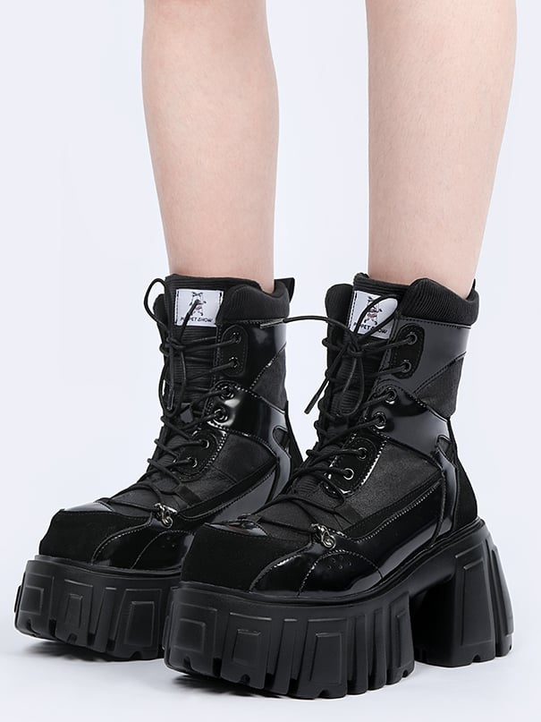 Schwarze Martins-Schnürschuhe mit Plateauverschluss und Punk-Design