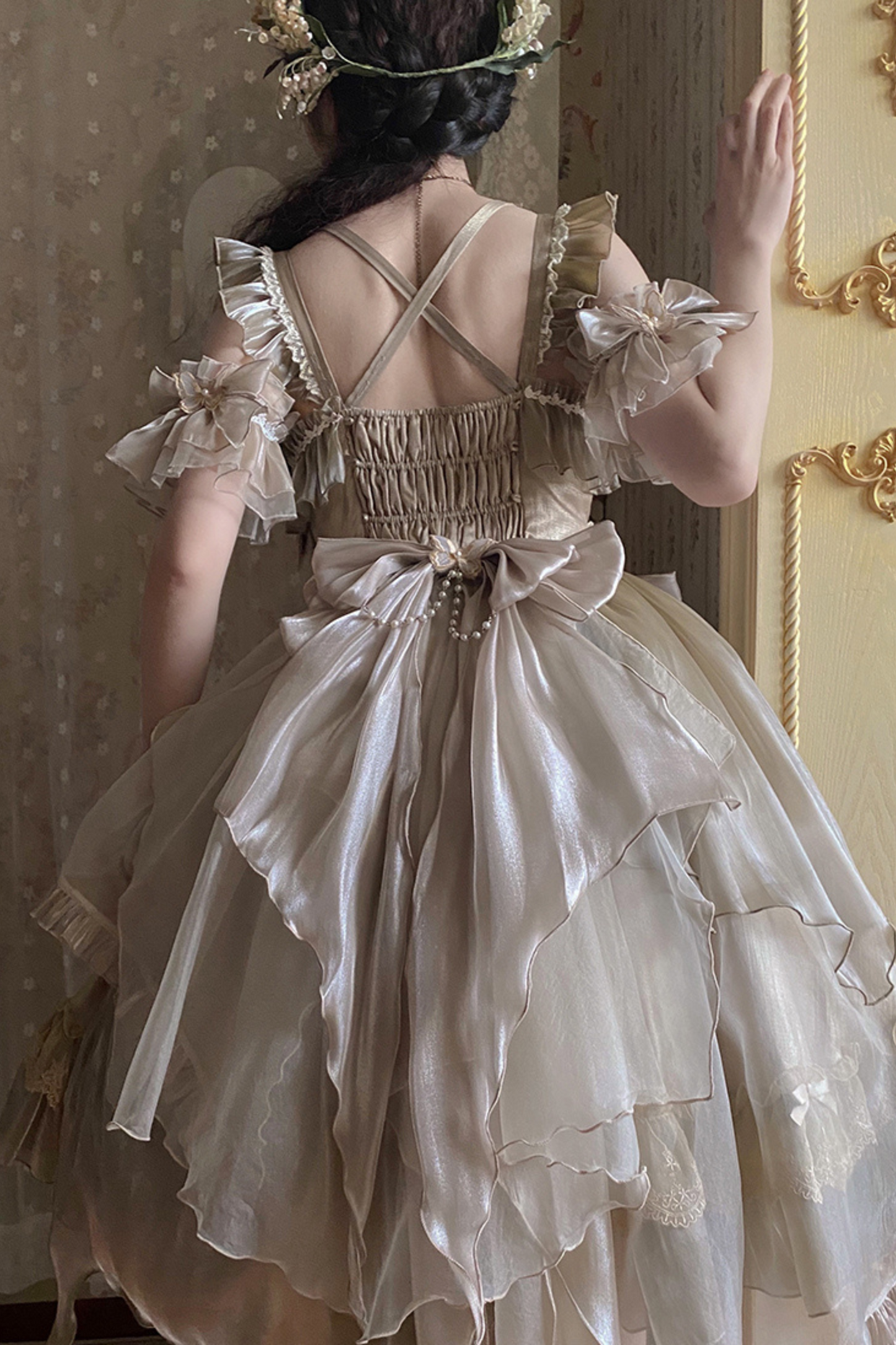 Kleid mit fliegenden großen Lolita-Ärmeln