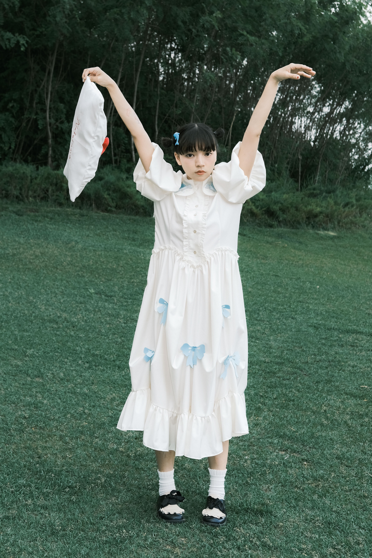 Prinzessinnenkleid mit Ballonärmeln und Schleife