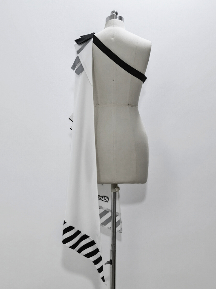 サイバーパンク バックルストラップクロージャーケープ