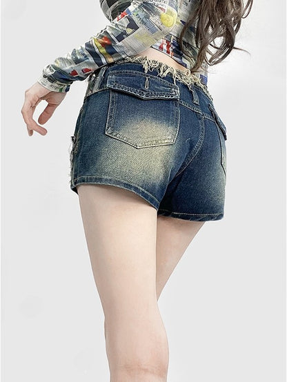 ショーツ 切りっぱなしの袖口 ダメージ加工のディテール 魅力的なY2K ほつれブルー