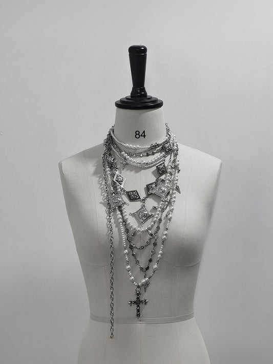 Halskette mit Kreuzanhänger