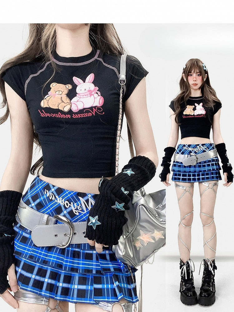 Schwarzes T-Shirt mit Buchstaben- und Y2K-Hasenbär-Print