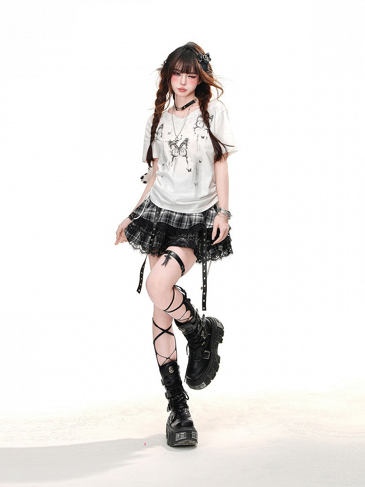 Weißes T-Shirt mit Schmetterlingsdruck und Kordelzug in der Taille und Schmetterlingsdesign am Ausschnitt