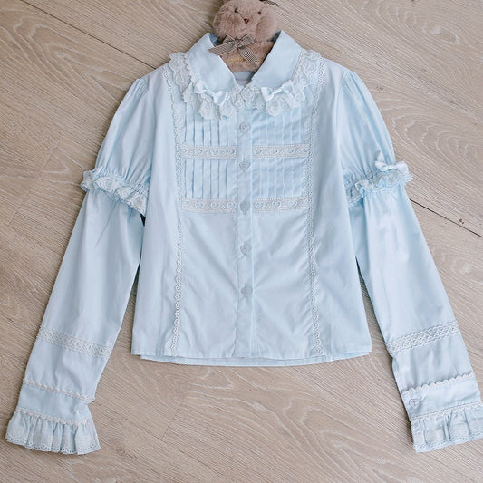 取り外し可能な袖が付いたブルーのショートパフスリーブブラウス