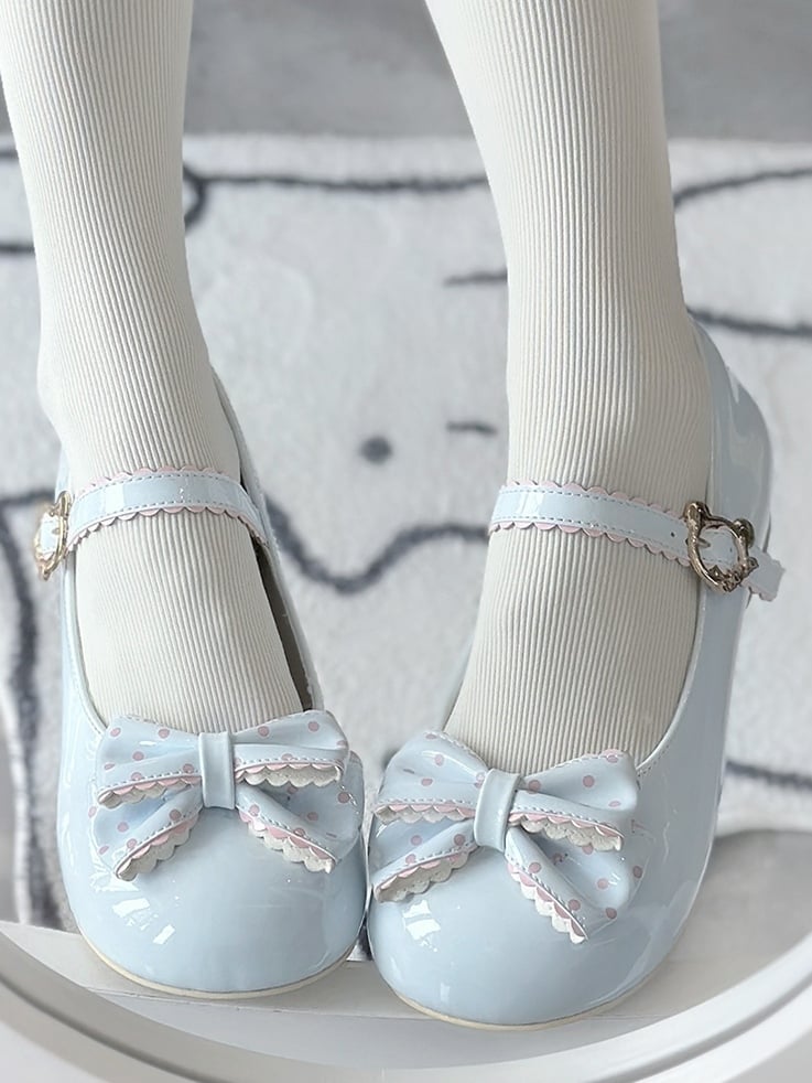Blaue Lolita-Pumps mit Tupfen und Schleifenverzierung, charmante Jane-Schuhe und runder 2,5 cm Mary Sweet Bear-Schnalle an der Spitze