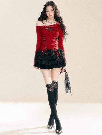 Rotes Stricktop mit Cut-Outs und Schnürung