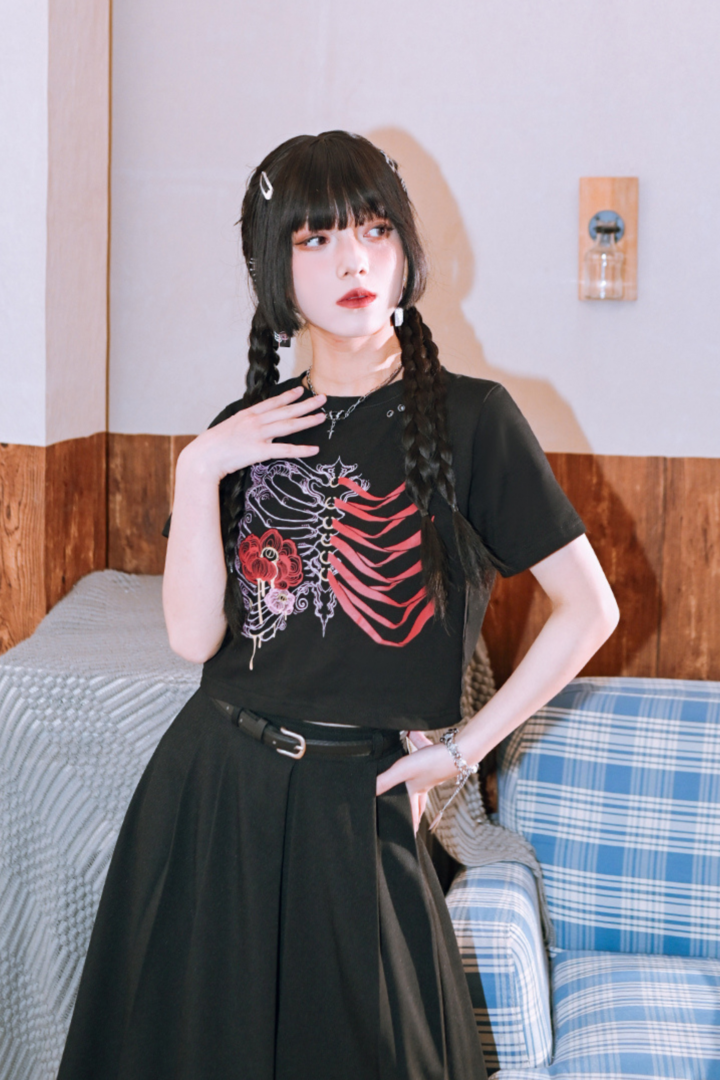 Style Short Flower Top Dark Bone