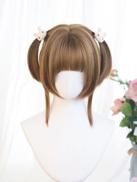 Braune Perücken mit 25–30 cm kurzem Pony