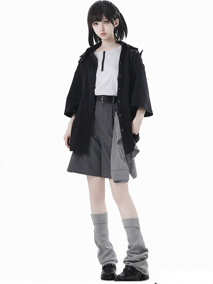 アクセサリーバックルベルトとストライプグレーのショートパンツカジュアル